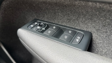 Volvo XC40 2.0 B4P Ultra Dark 5dr Auto Petrol Estate
